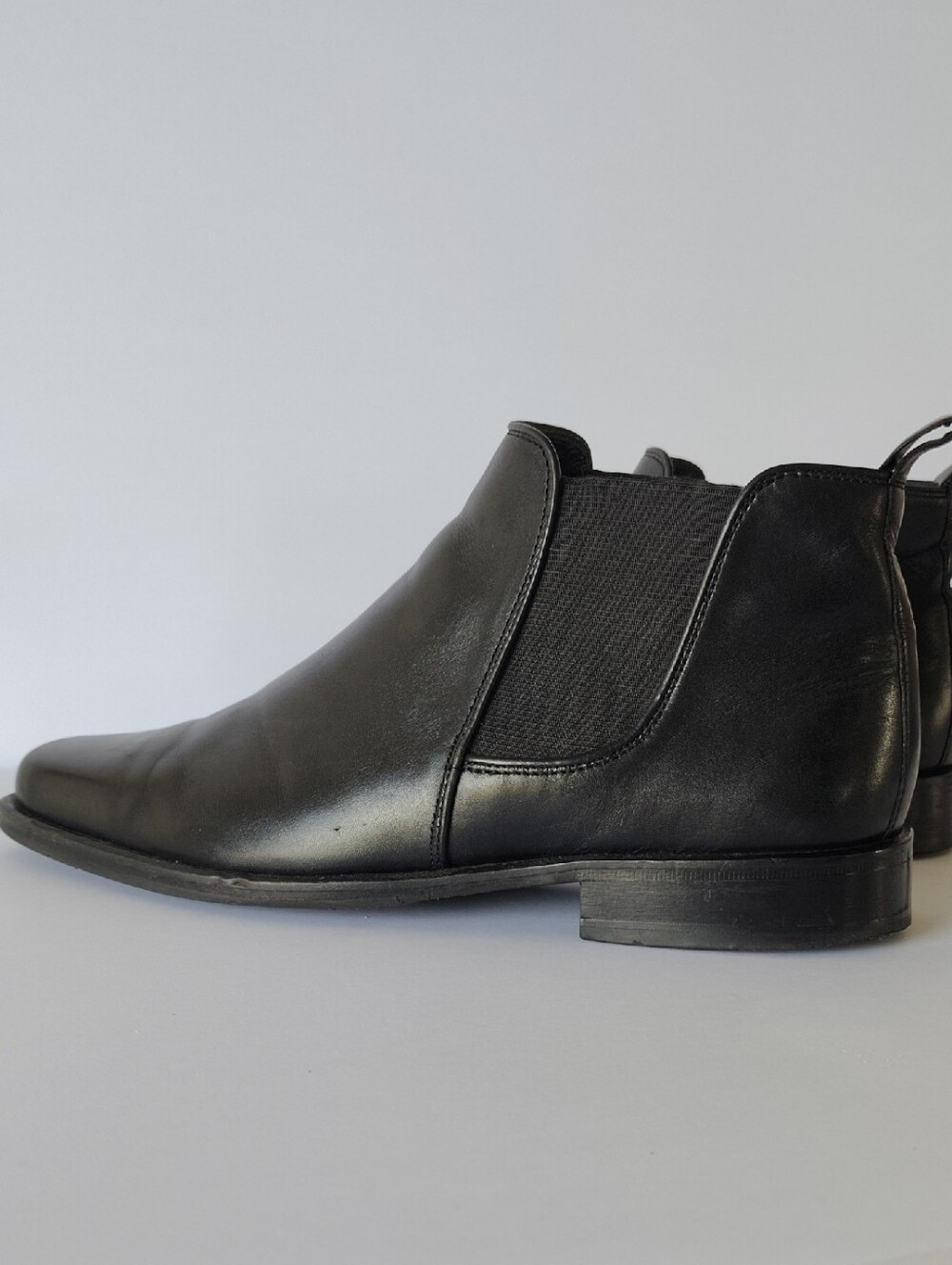 Johnston & Murphy Black Leather Chelsea Boots